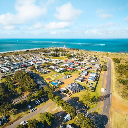 Belair Gardens Caravan Park Джералдтон Экстерьер фото